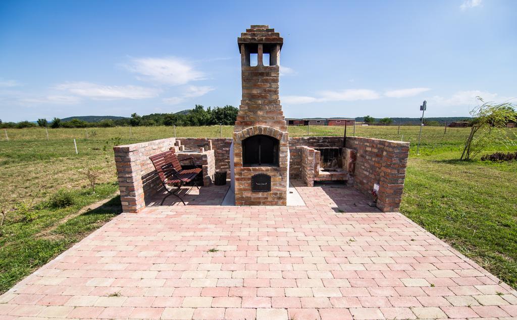 Oeregtoelgy Vendeghaz Villa Szár Dış mekan fotoğraf